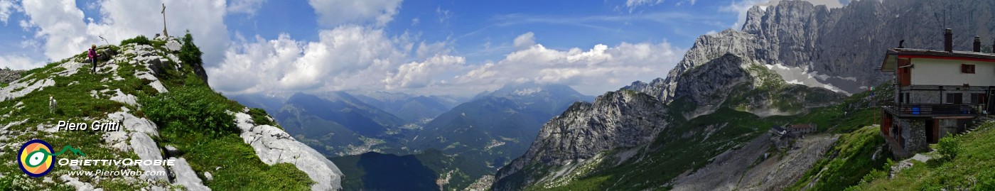 54 Croce, Rif. Albani, parete nord presolana, vista in Val di Scalve.jpg